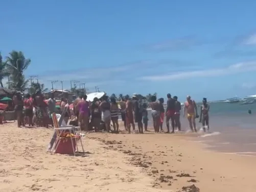 Homem morre após afogamento na Praia de Jauá, em Camaçari