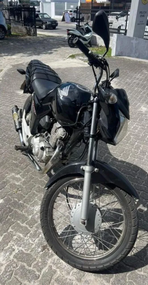 Polícia Militar recupera motocicleta roubada no bairro Botafogo