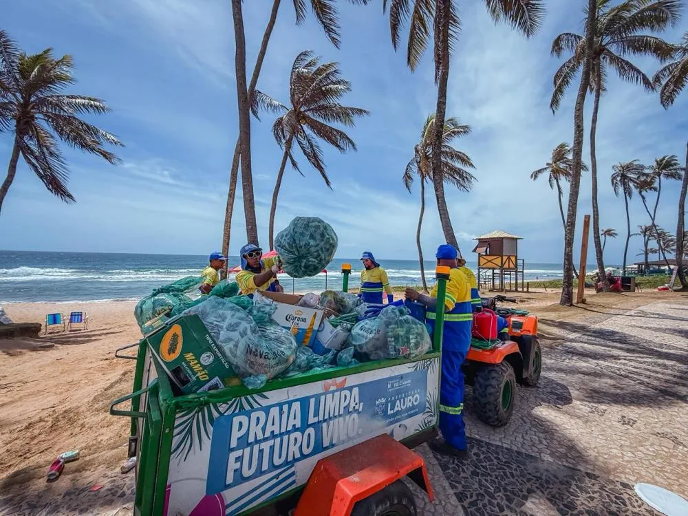 Limpeza das praias é ampliada em Vilas do Atlântico, Ipitanga e Buraquinho
