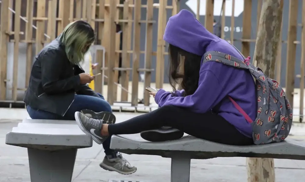 ECA Digital entra em vigor e estabelece novas regras para uso da internet por crianças e adolescentes