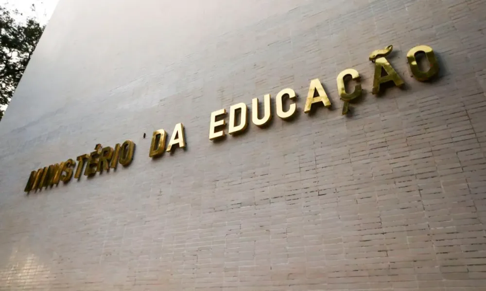 MEC reduz vagas e suspende Fies em cursos de Medicina na Bahia
