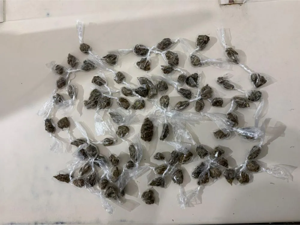 PM prende homem por tráfico de drogas na localidade de Menino Jesus, em Candeias