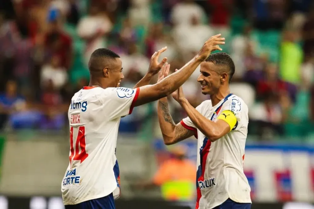 Bahia vence Bragantino na Fonte Nova e encosta na liderança do Brasileirão