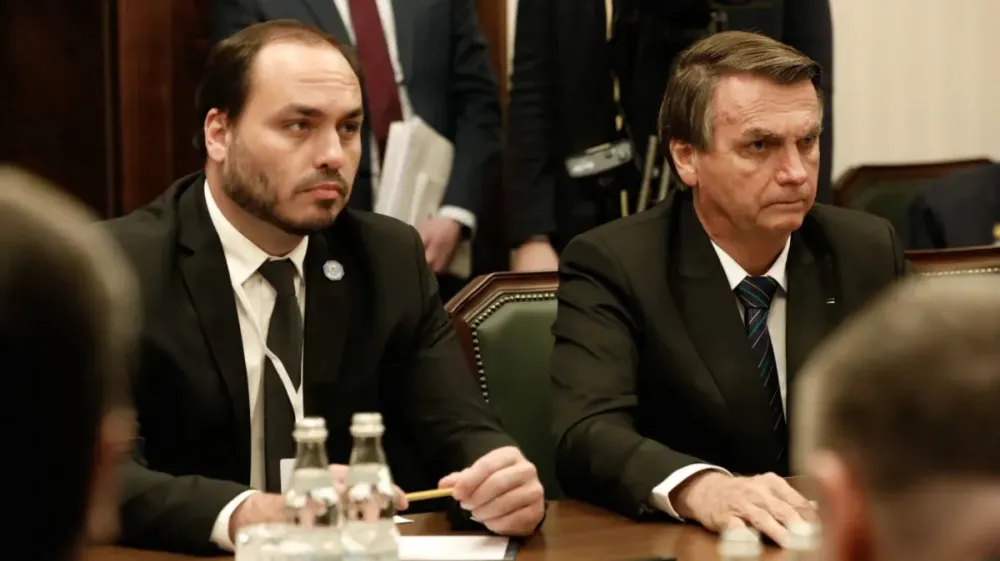 Carlos Bolsonaro ataca Polícia Federal após perícia em Jair Bolsonaro