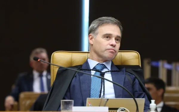Avião com André Mendonça tem decolagem abortada após falha mecânica