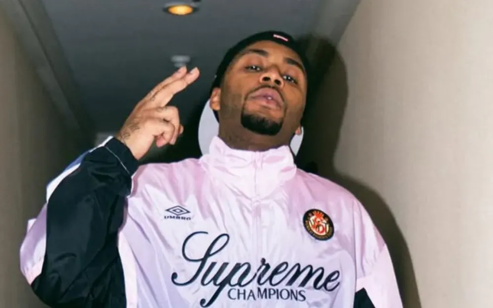 Rapper Orochi espanca influenciador durante briga em boate