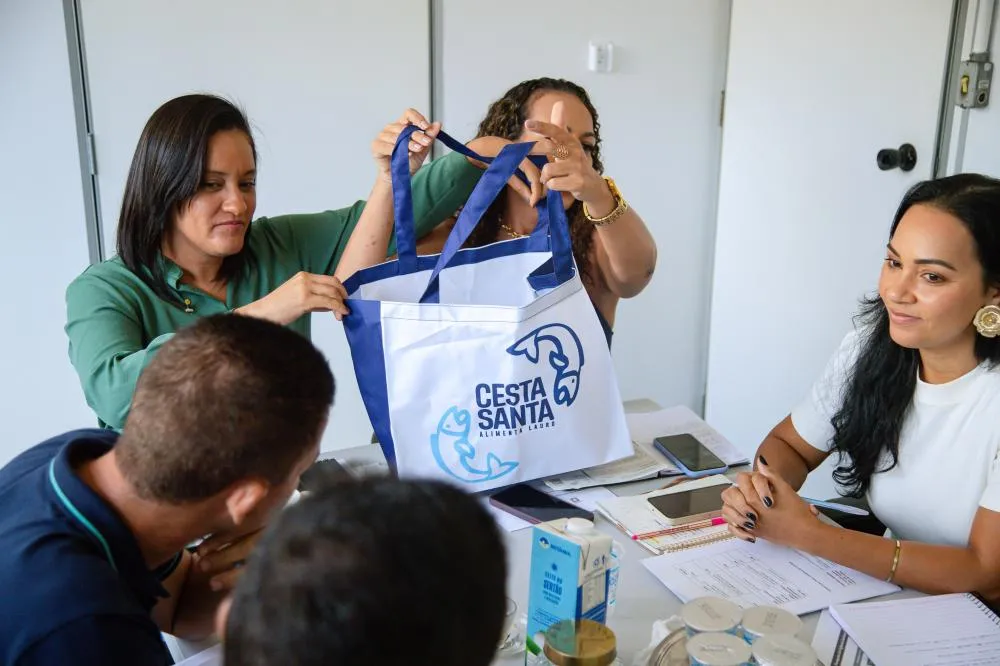 Lauro de Freitas organiza entrega da Cesta Santa para famílias em situação de vulnerabilidade