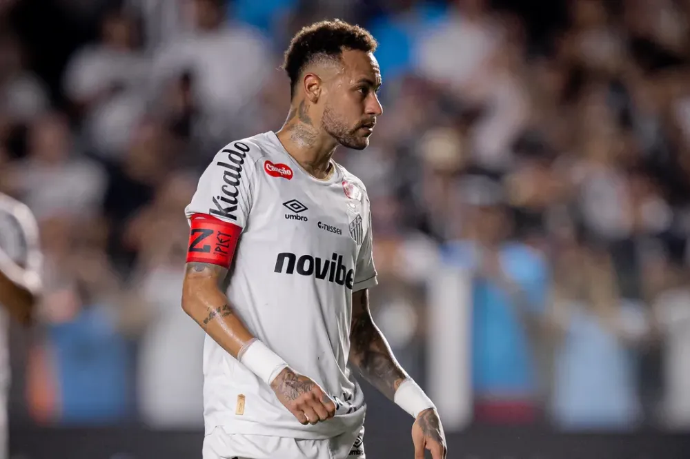 Neymar chegou ao fundo do poço, diz grande jornal europeu