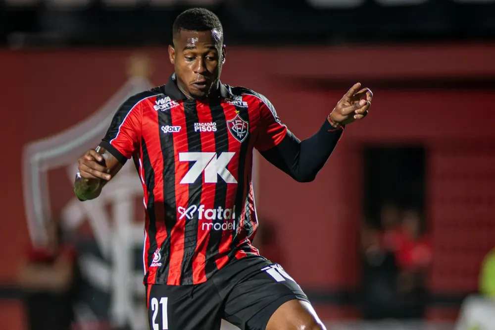 Fora da temporada, Dudu é operado em São Paulo e inicia recuperação