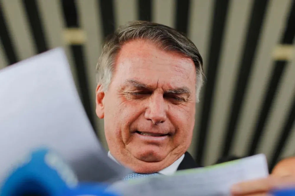 Jair Bolsonaro completa 11 dias internado sem previsão de alta