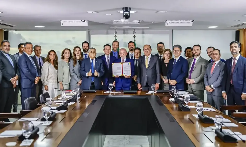Lula sanciona Lei Antifacção com vetos e estabelece novas regras de combate ao crime organizado