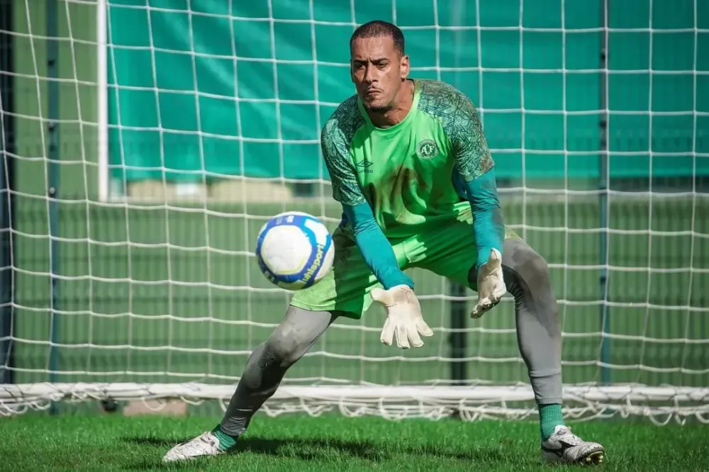 Bahia oficializa a contratação de Léo Vieira para o gol tricolor