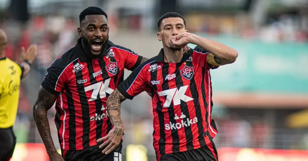Vitória vence o CRB fora de casa em jogo eletrizante e sobe na tabela