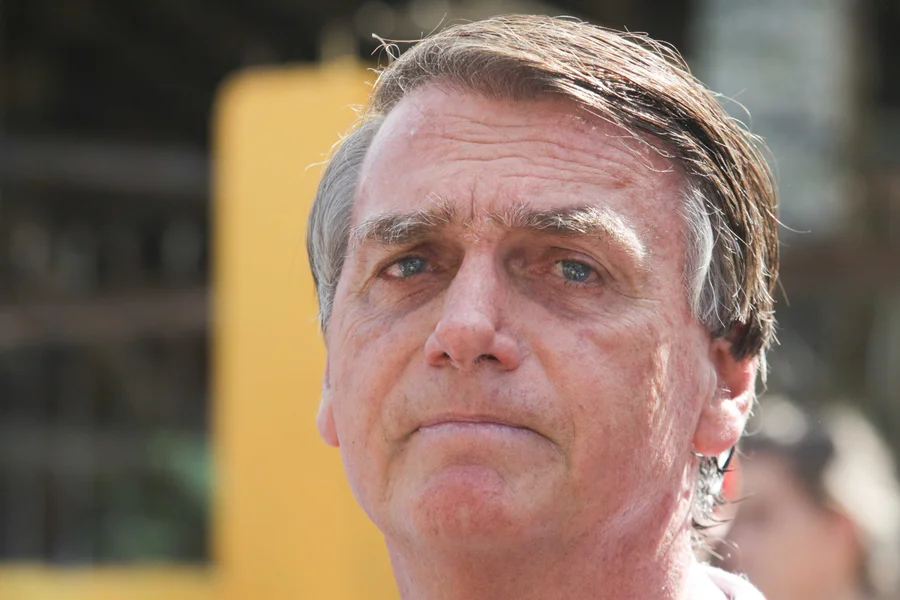 Moraes nega livre acesso de filhos de Bolsonaro em prisão domiciliar 