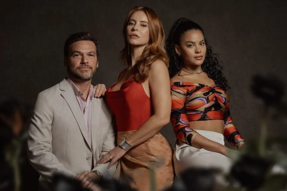 Paolla Oliveira vai protagonizar thriller sensual inspirado em obra inédita de Rafael Montes