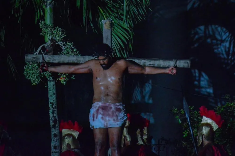 Paixão de Cristo emociona público na noite de sexta (27) em Lauro de Freitas
