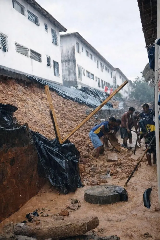 Moradores denunciam risco em obra no Residencial Santa Rita e prefeitura afirma que serviços seguem em andamento