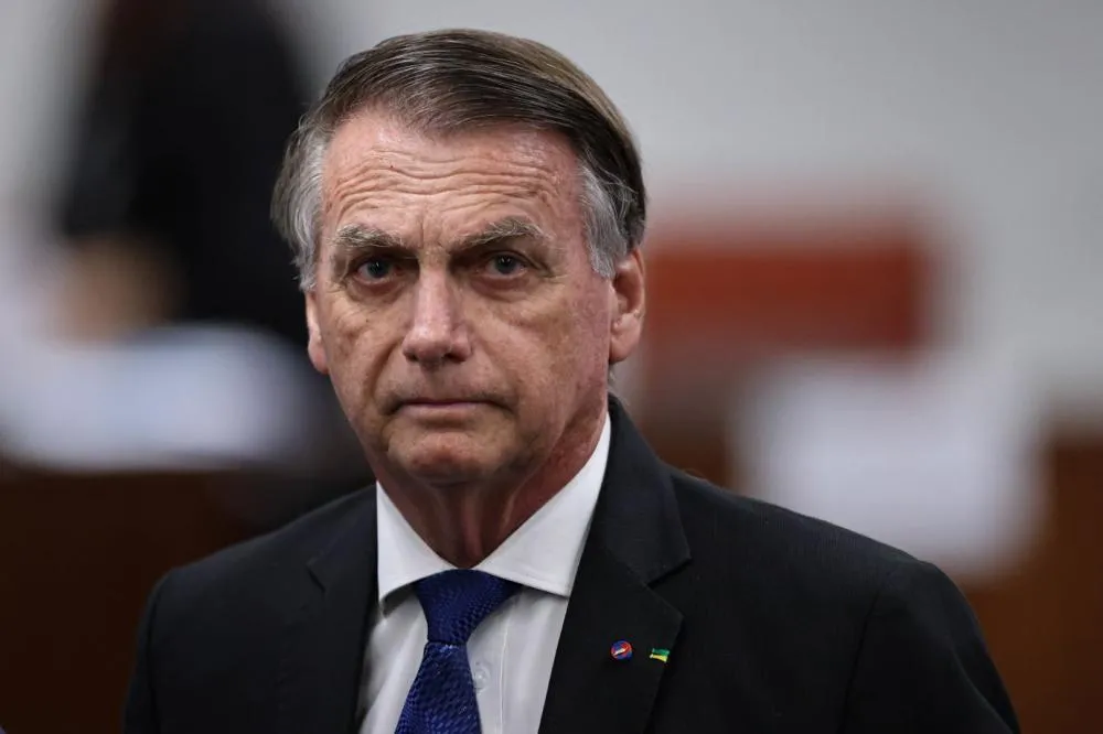 STF dá 24 horas para defesa de Bolsonaro explicar postagem de Eduardo sobre vídeo ao pai preso