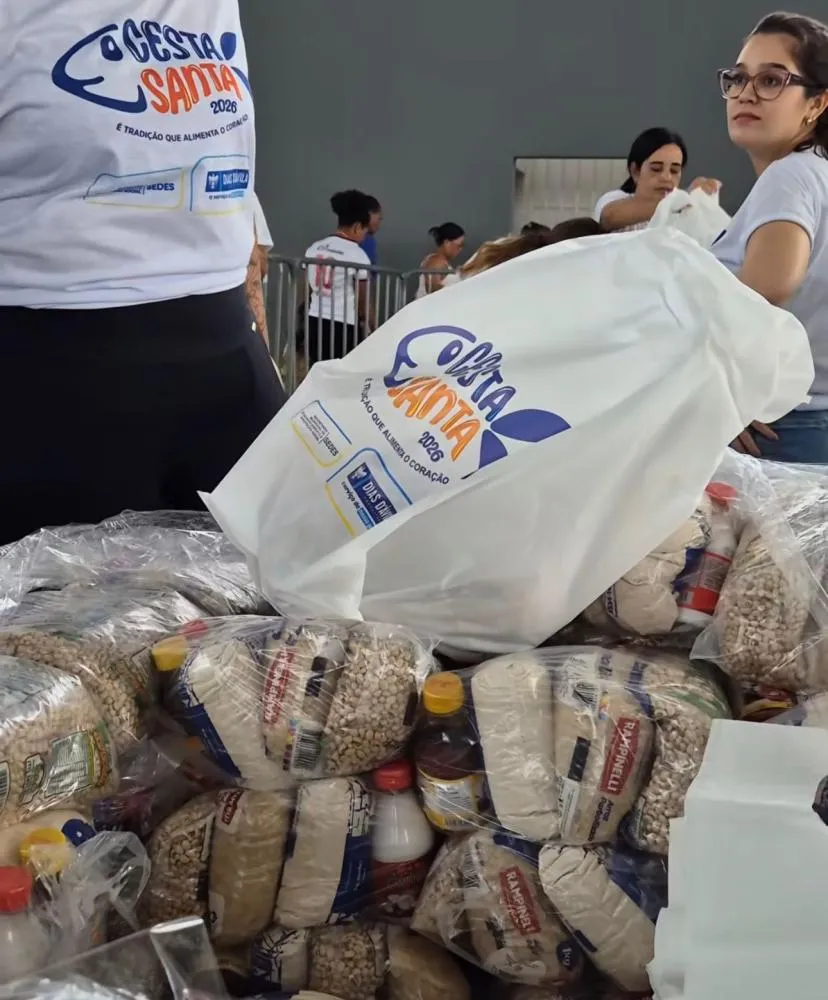 Prefeitura de Dias d’Ávila inicia entrega dos kits da Cesta Santa na sede, distritos e zona rural