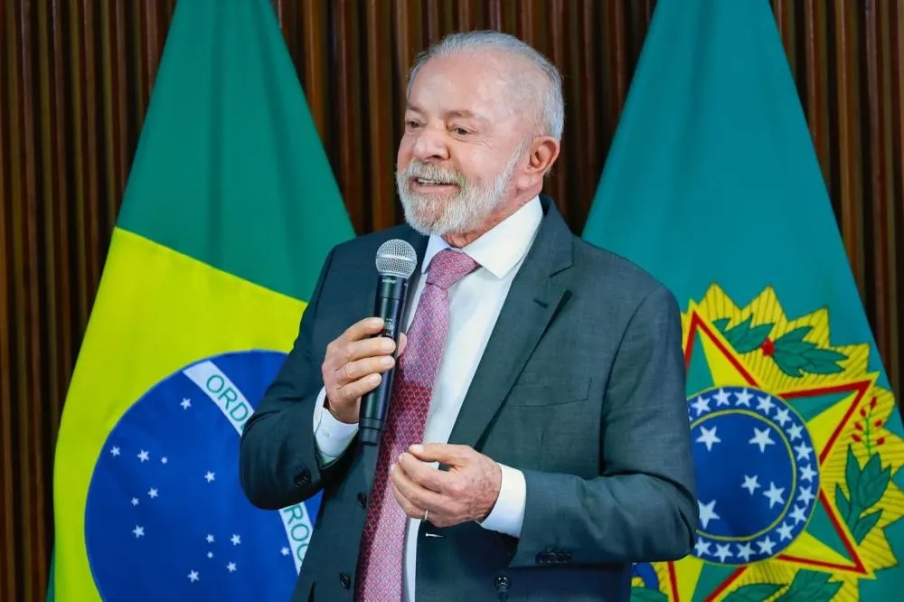 Lula sanciona lei que amplia licença-paternidade para até 20 dias