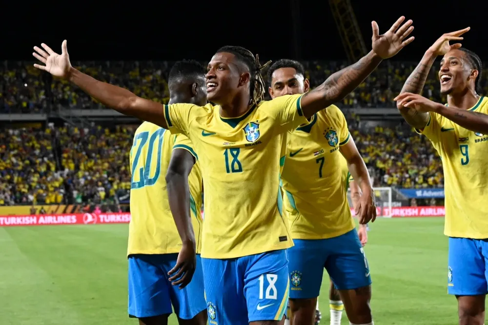 Brasil reage no fim, vence Croácia e ganha fôlego antes da convocação para a Copa