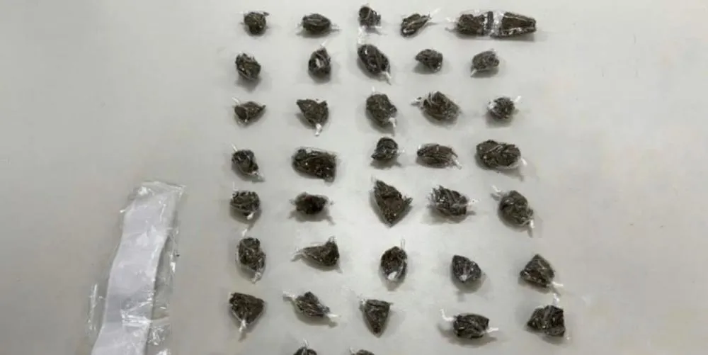 Suspeito de tráfico é preso no bairro Urbis; PM apreende 45 porções de maconha