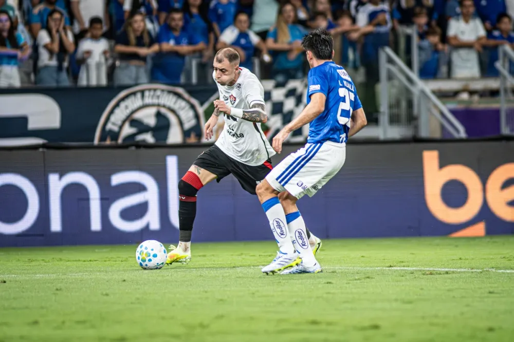 Vitória sofre três gols no primeiro tempo e perde por 3 a 0 para o Cruzeiro