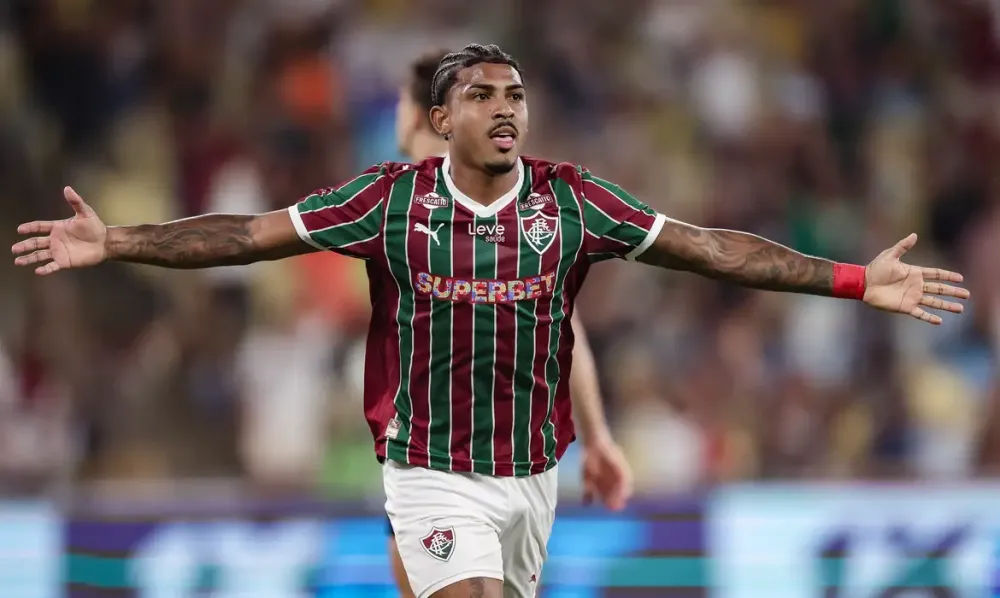 Flu bate Corinthians no Maracanã e assume vice-liderança do Brasileiro