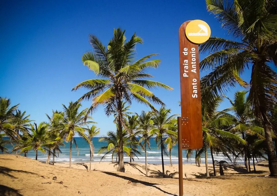 Praia de Santo Antônio recebe ação de limpeza nesta terça-feira (7)