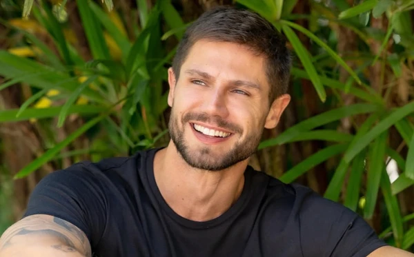 Ex-BBB Jonas Sulzbach se envolve em acidente de carro em São Paulo