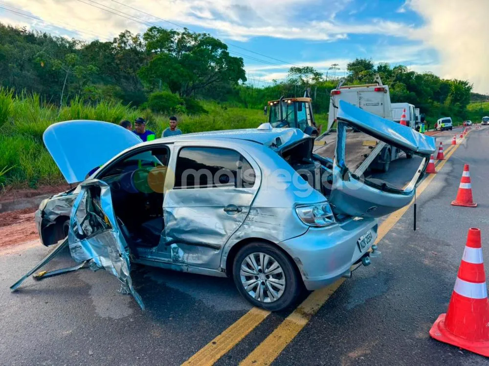 Colisão na BA-093 envolve família com bebês e gera versões divergentes entre motoristas