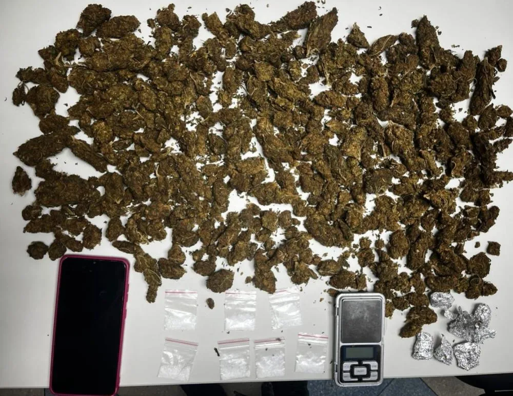 PM prende suspeito por tráfico de drogas no Sítio Verde, em Camaçari