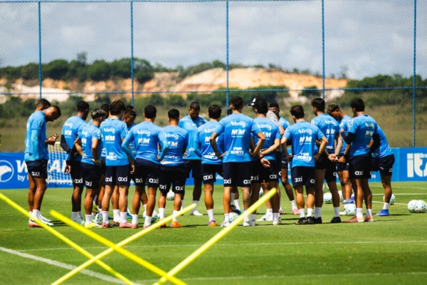 Kanu retorna aos treinos e reforça o Bahia antes de duelo contra o Mirassol