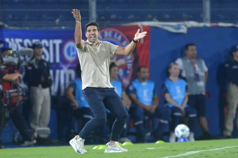 Abel Ferreira ironiza VAR da Libertadores “Parece que vai funcionar”