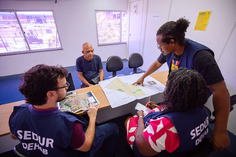 Prefeitura oferece serviços gratuitos de arquitetura e engenharia social para famílias de baixa renda em Lauro de Freitas