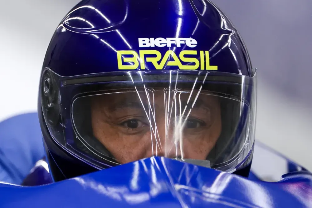 Da Bahia para o gelo: lenda do bobsled revela bastidores da carreira
