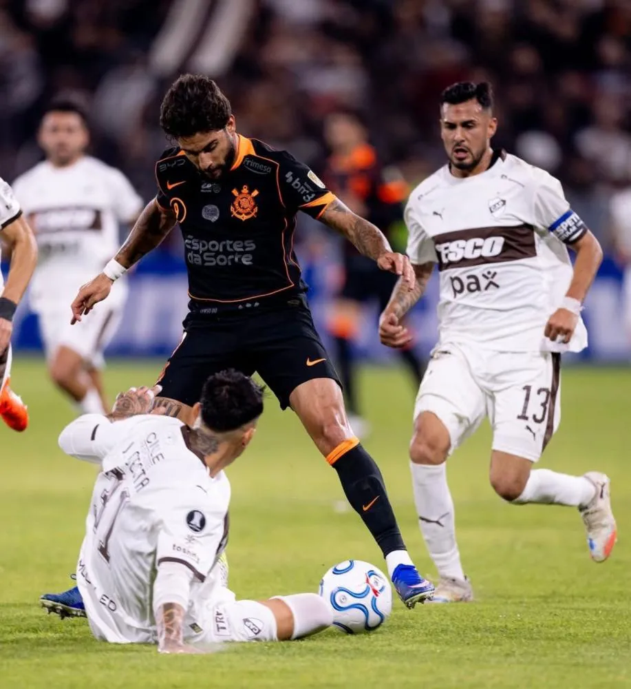 Corinthians derrota Platense na Libertadores na estreia de Diniz