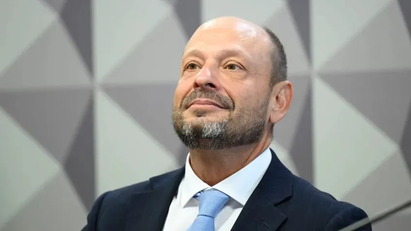 Lula demite presidente do INSS em meio à pressão por redução de fila