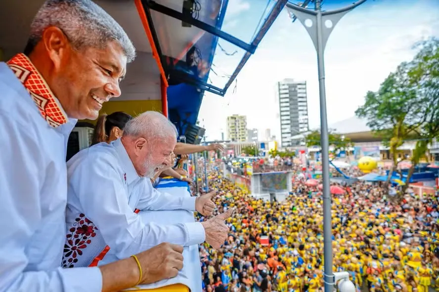 Governo Jerônimo gastou R$ 6 mi com camarote que recepcionou Lula no Carnaval, diz colunista de O Globo