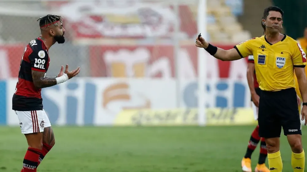 Árbitro de Bahia e Flamengo tem acusações de roubo dos dois times