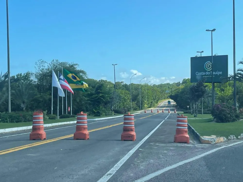 Acidente entre moto e carro deixa feridos na Linha Verde, em Mata de São João