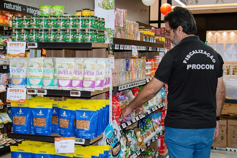 Procon realiza operação em lojas de produtos naturais em Lauro de Freitas