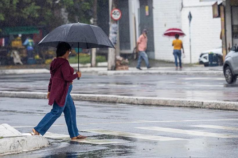 Inmet emite alerta laranja para acumulado de chuva em Camaçari até sexta (24)