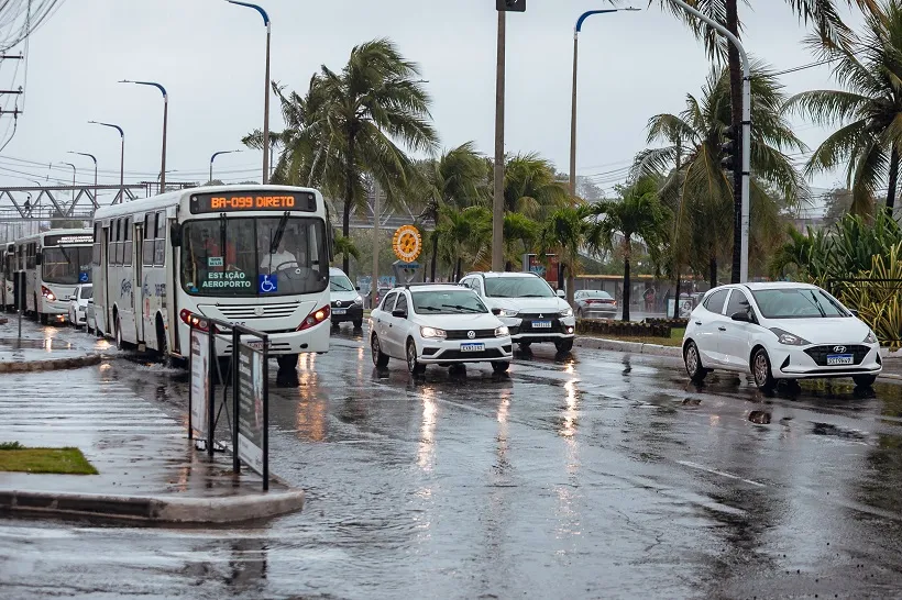 Chuva já ultrapassa 611 mm em abril e Lauro de Freitas permanece em nível de atenção