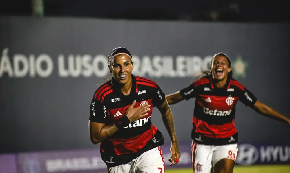 Flamengo vence o Vitória por 3 a 1 e sobe na tabela do Brasileirão Feminino