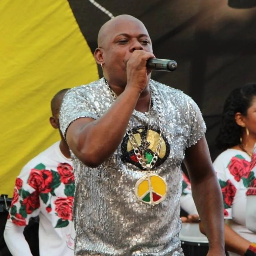 Olodum anuncia saída do cantor Narcizinho Santos