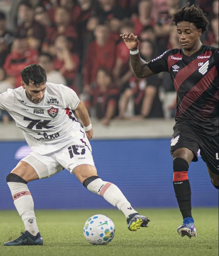 Athletico-PR vence o Vitória por 3 a 1 na Arena da Baixada