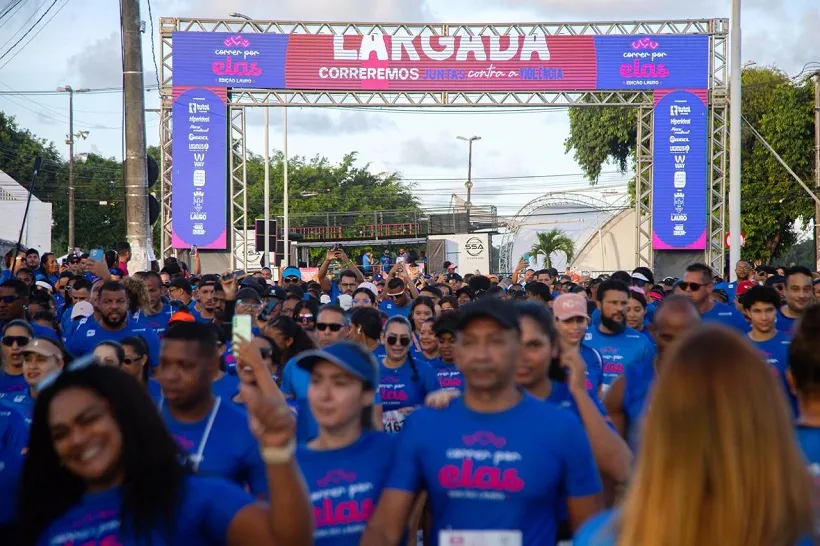 Multidão ocupa ruas de Lauro de Freitas durante corrida solidária “Correr por Elas”