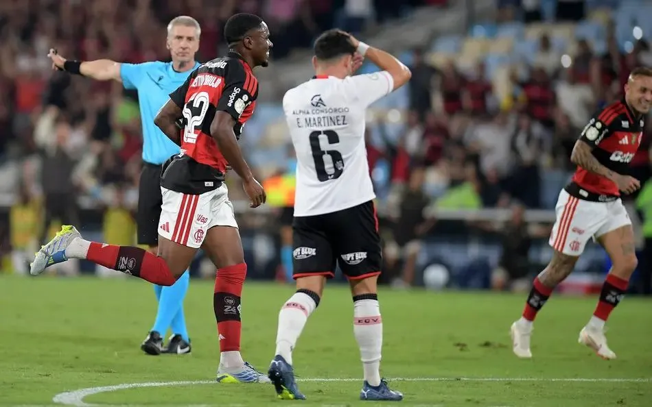 CBF barra áudios do VAR em jogo com o Flamengo e irrita o Vitória