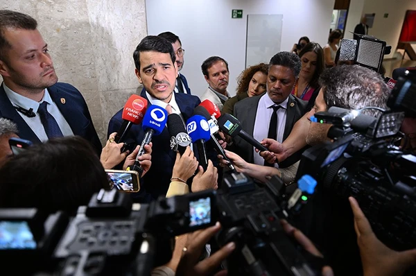 Governo empenha R$ 12 bilhões em emendas antes de sabatina de Jorge Messias no Senado